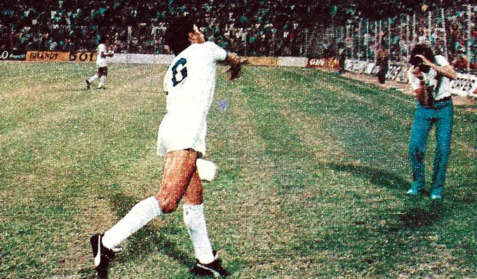 Saques de esquina en partido argentino