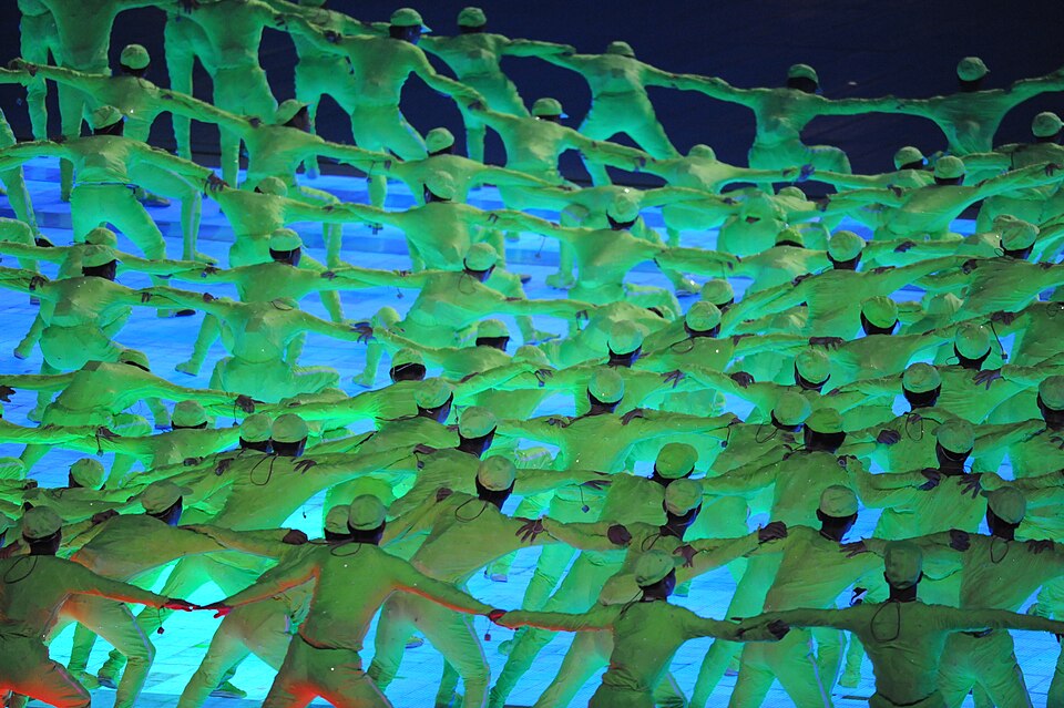 Público en una arena NBA durante un cierre ajustado